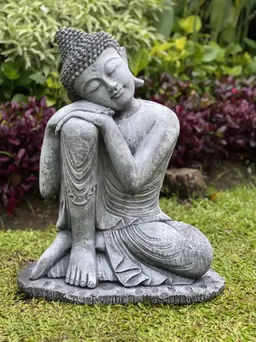 Artikelbild des Artikels “Rahman - Buddha entspannt, auf einem Bein, 65cm H | Steinguss “